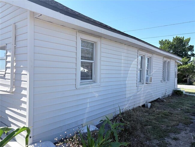 Photo - 2320 Crest Dr