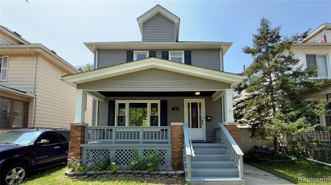130 Elm St