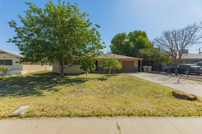 Building Photo - 7733 N 60th Ave