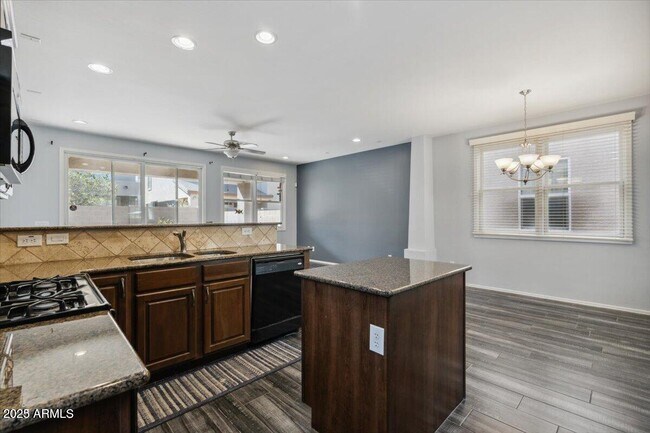 2233 E Pecan Rd