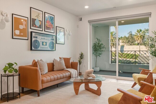 Photo - 1759 N Gower St Unit 402