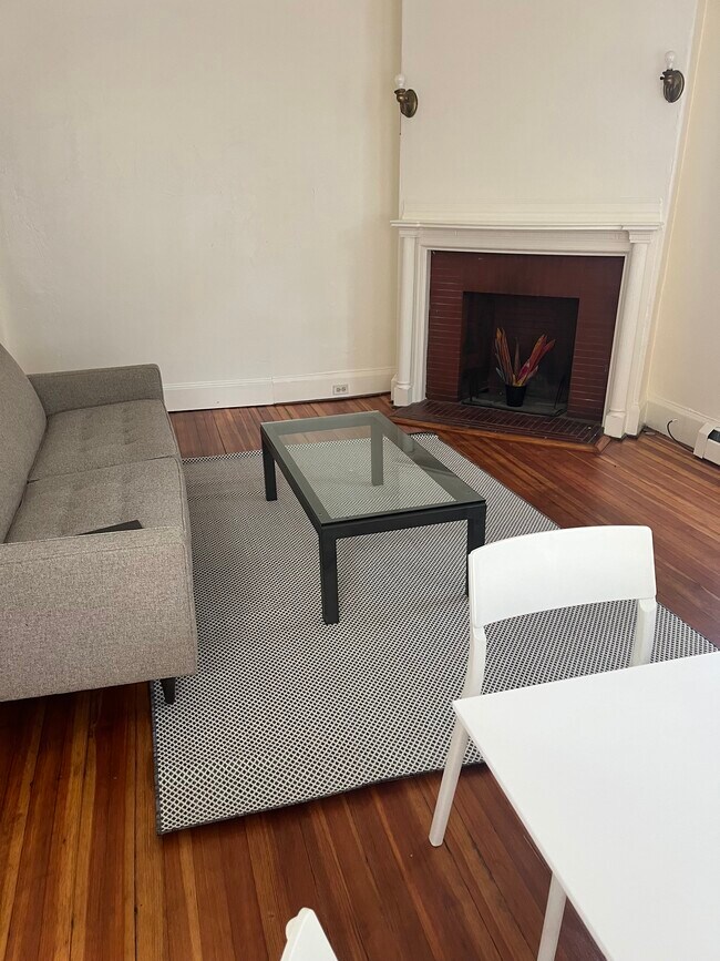 Photo - 7 E Manning St
