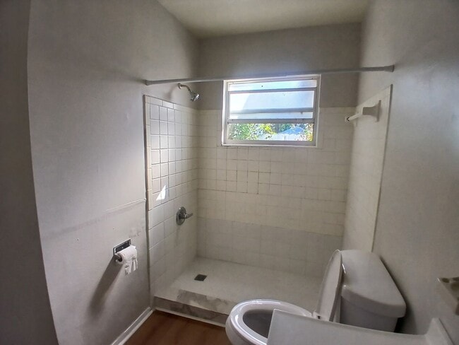 Photo - 2/1 units, Multi fam unit in Tampa near local amenities Unit B