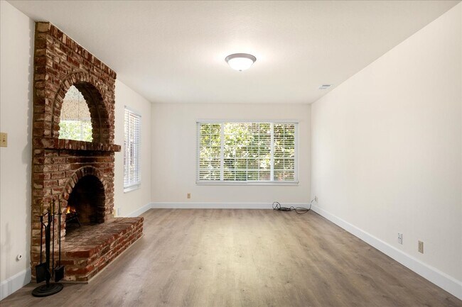 Photo - 21583 Montgomery St Unidad Upstairs