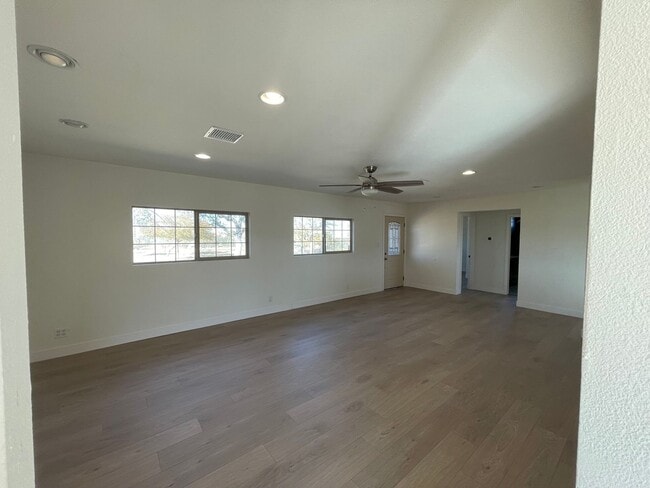 Photo - 4 bedroom with Solar!
