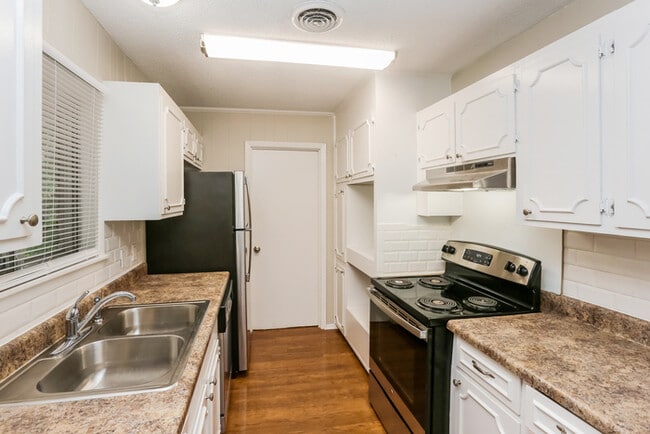 Photo - 1204 Manchester Dr