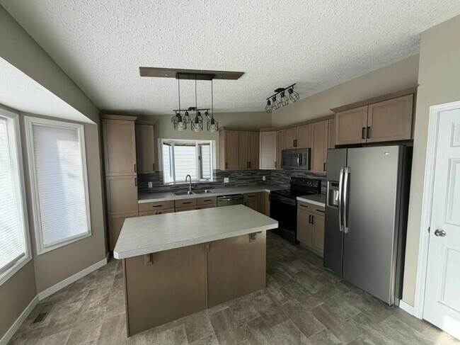 Photo - 9609-9672 72 Ave