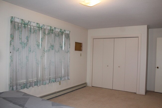 Building Photo - Fully Furnished! Unit 600 E 21st St. #1 (F)