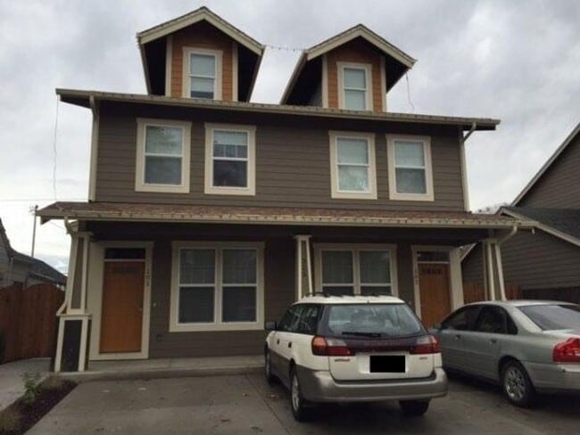 Building Photo - 325 NW 21st St Unit 101