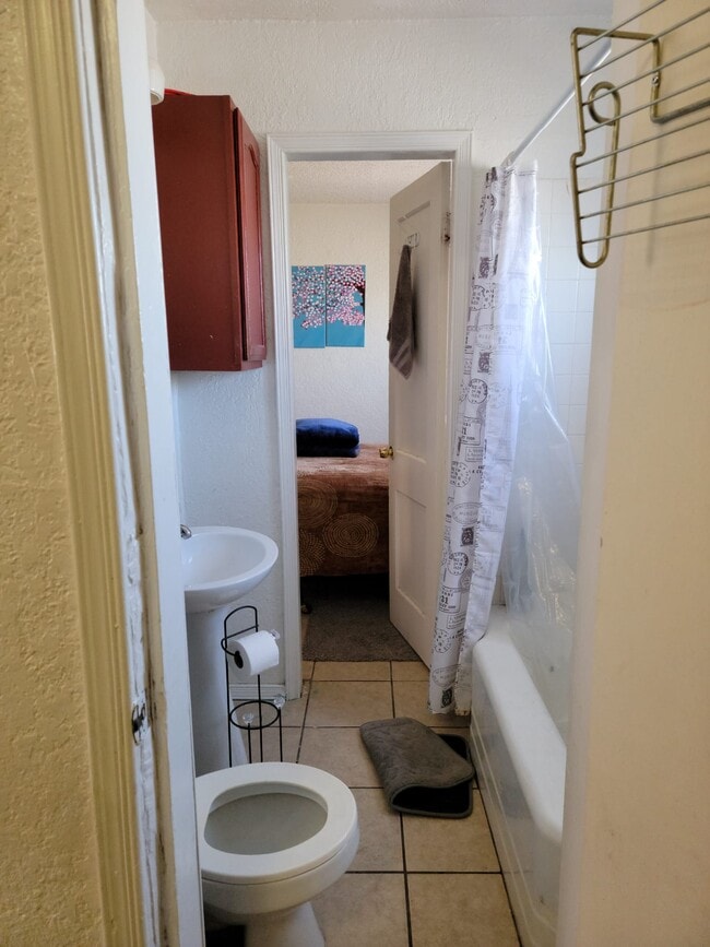 Bd rm 2 view from Bath rm - 3919 Lincoln Ave Unit 1