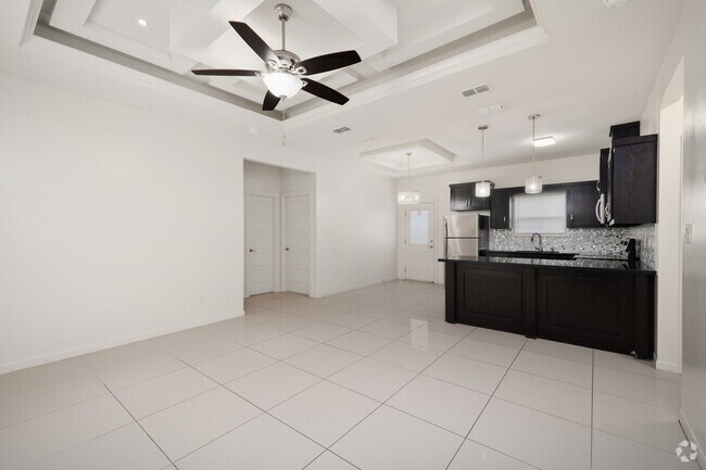 Building Photo - 812 E Myrtle Beach Ave Unit 2 Rental