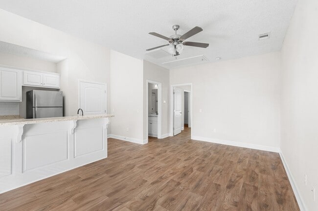 Photo - 27 W Grady St