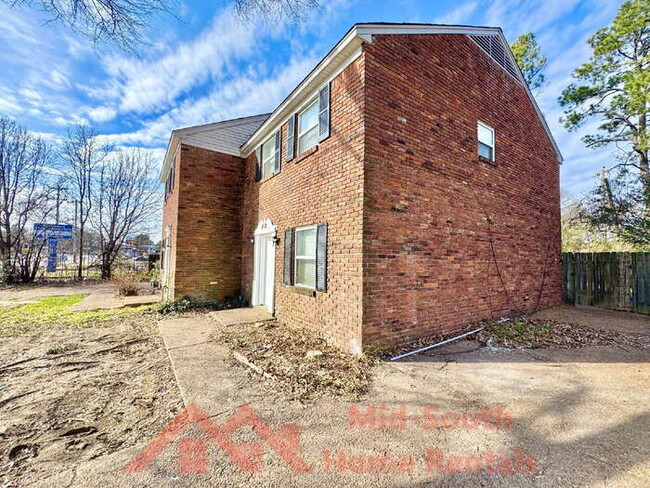 Photo - 1742 E Holmes Rd