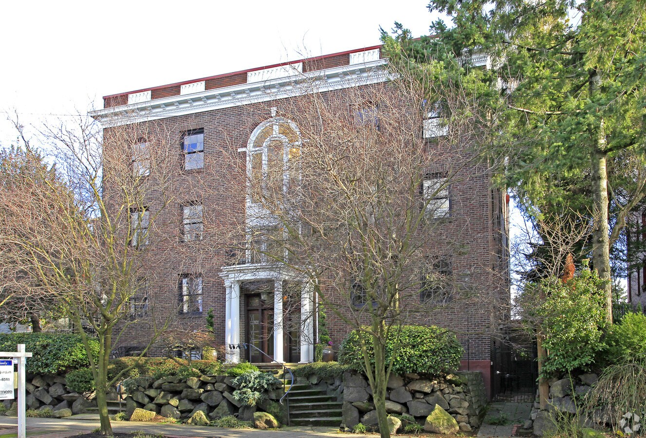 Photo - Betsy Ross Apartments
