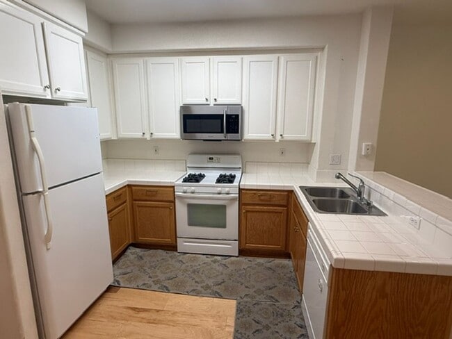 Photo - Large 3-Bedroom, 3.5 Bathroom Townhome in Metro Walk Village Neighborhood