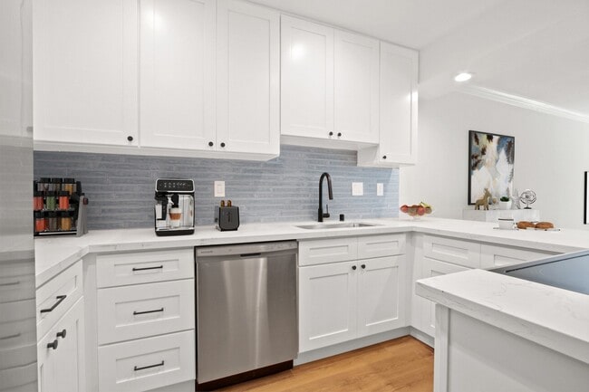 Building Photo - Montana Avenue