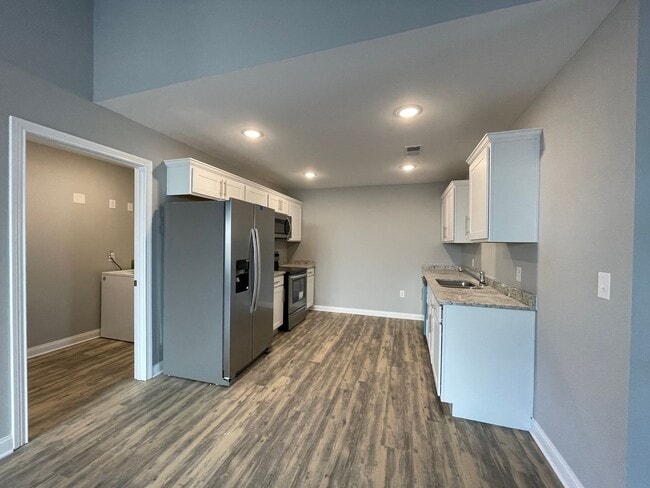 117/119 Tucker Ln - 117/119 Tucker Ln Apartment Unit 117 Tucker Ln