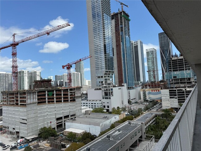 Photo - 915 NW 1st Ave Unit H1404