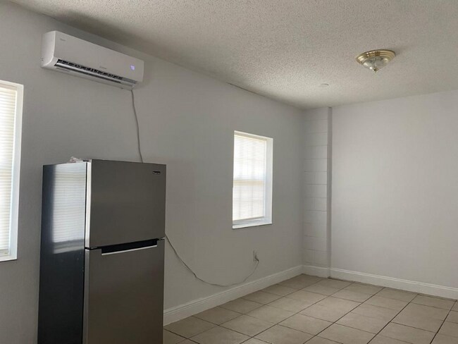 Photo - 207 Fiesta Dr