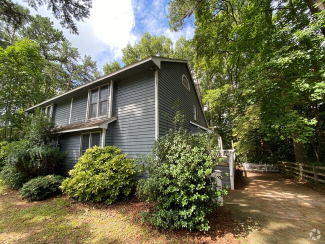Building Photo - Room in House on Grove Ave