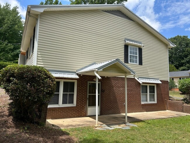 Building Photo - 109 Cedar Trails Ct