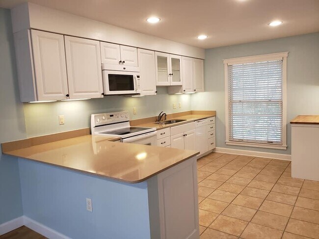 Photo - 2002 Voltaire Dr