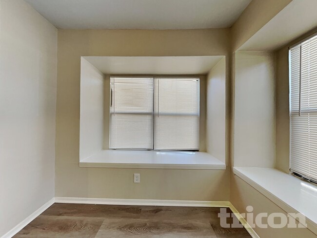 Photo - 711 Darnel Ln