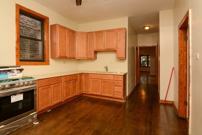 2825 N Milwaukee Ave Unit 2