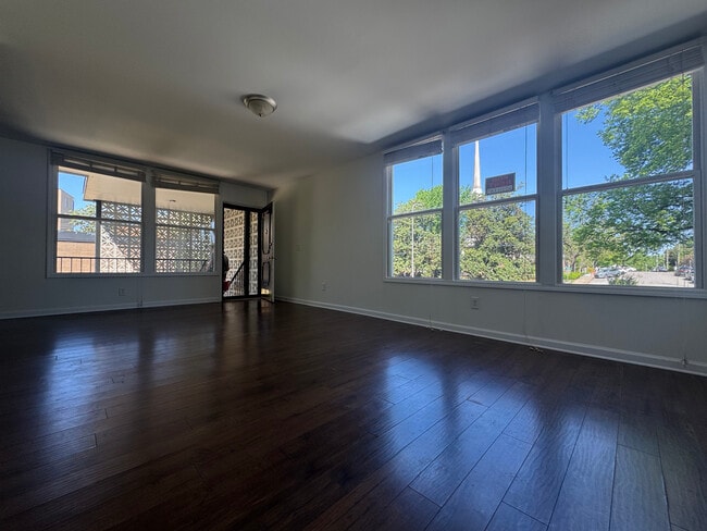 Building Photo - 3831 W End Ave Unit 2