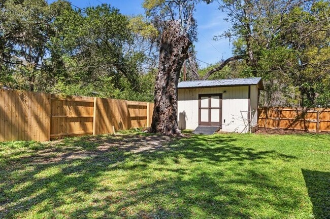 Photo - 220 SE 71st St