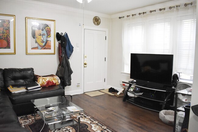 Photo - 3817.5 N Greenview Ave