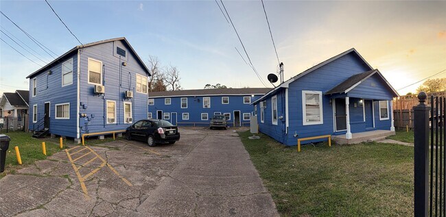7018 Avenue F Unidad 1