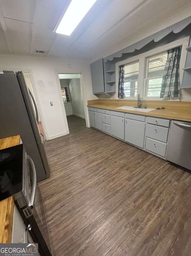 Photo - 331 E Main St