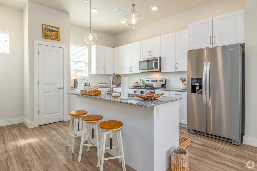 3BR, 2BA - Kitchen