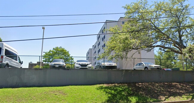 Photo - 1433 N Adams St