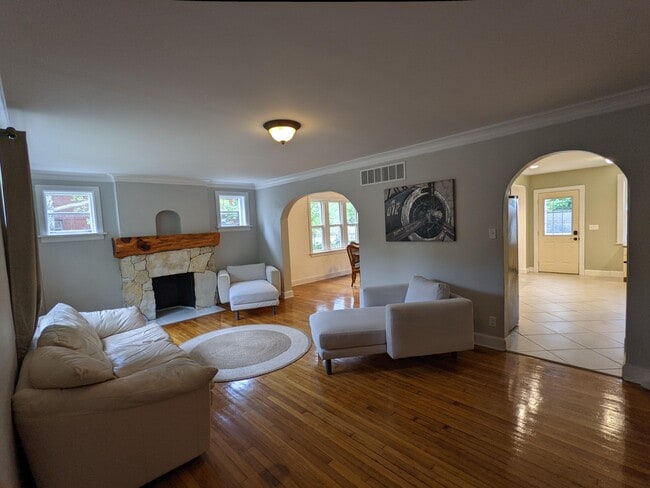 Photo - 5800 Pershing Ave
