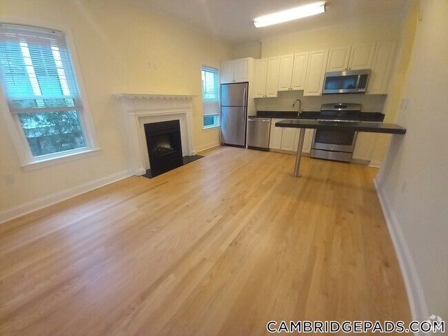 Building Photo - 65 Langdon St Unit 1 Rental