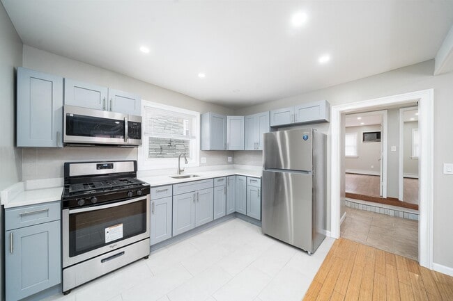 Photo - 27 W 16th St Unidad B Rental