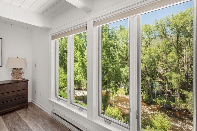 Photo - 916 E Hopkins Ave