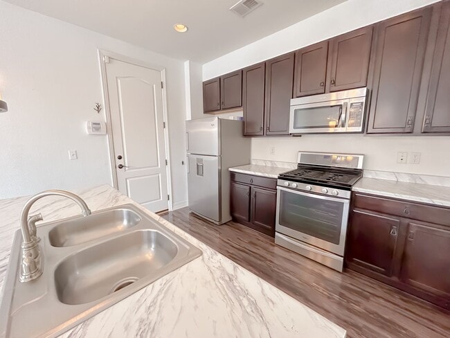 Photo - 2846 Iola St