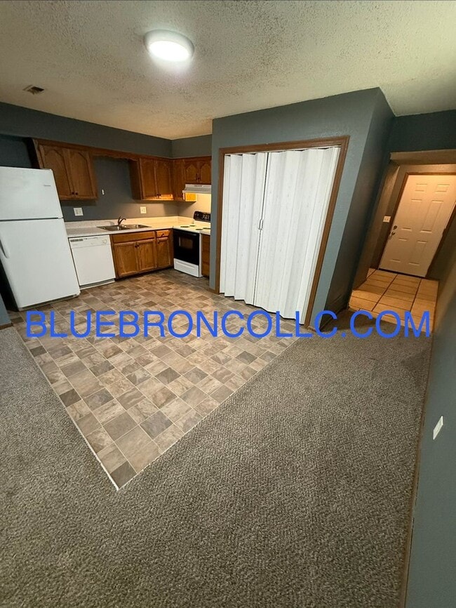 Photo - Spacious 3 bedroom townhome with attached 1 car garage
