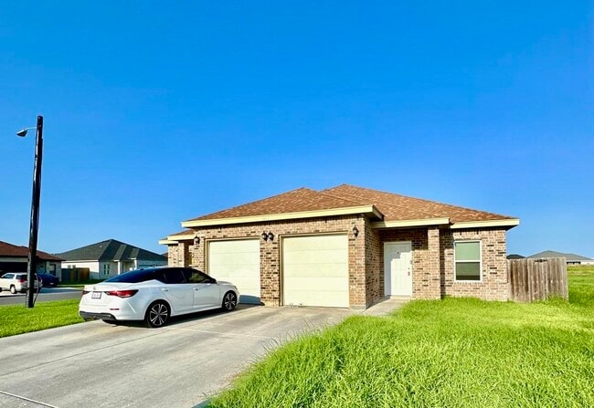 Building Photo - 1022 Escondido Ln E