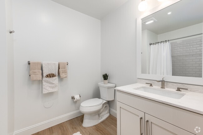 2BR, 2BA - 1,409SF - Bathroom