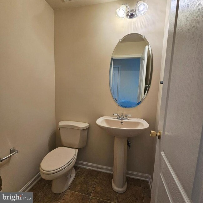 Photo - 725 Chevington Ct