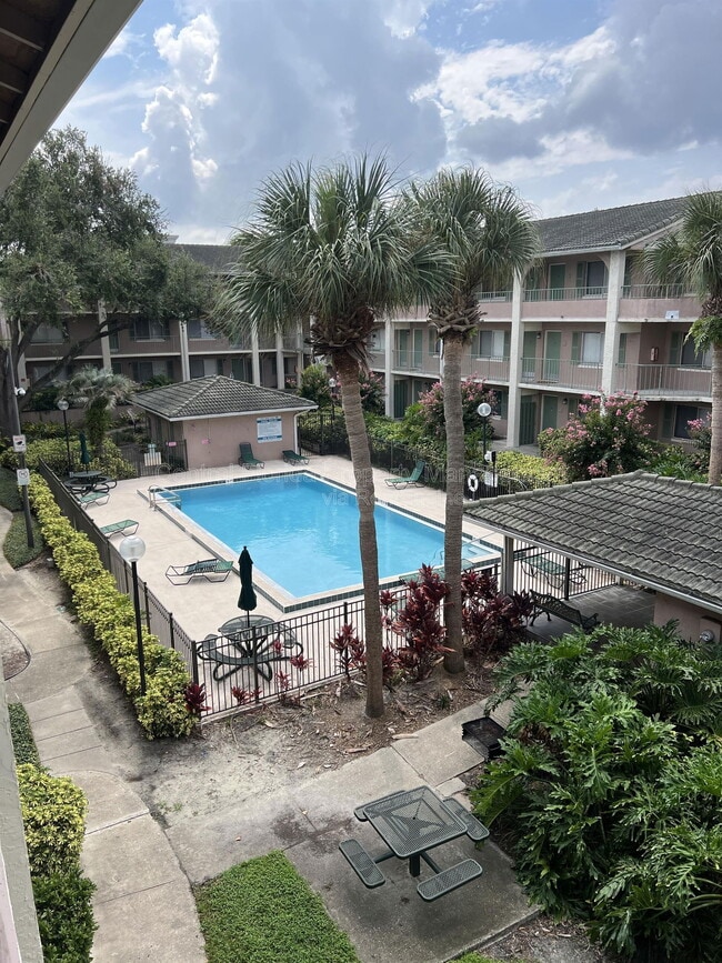 Building Photo - 120 Blue Pointe Way Unit 320