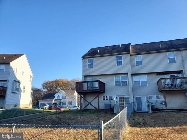 Photo - 228 Trafalgar Dr