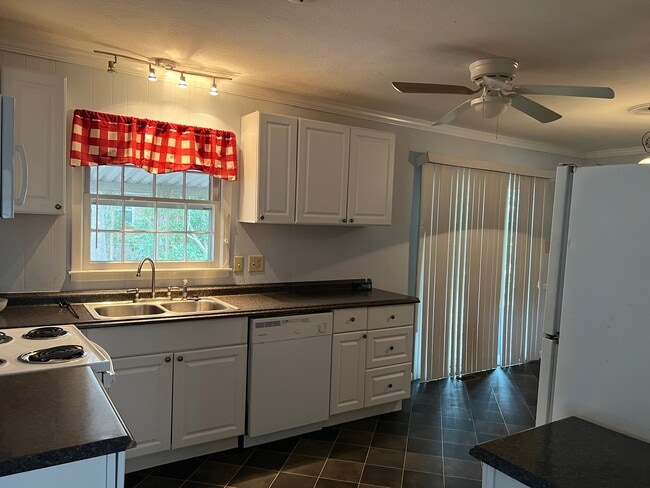 Photo - 1602 Camelot Dr