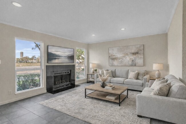 Building Photo - 6111 Beverly Hill St Unit 3