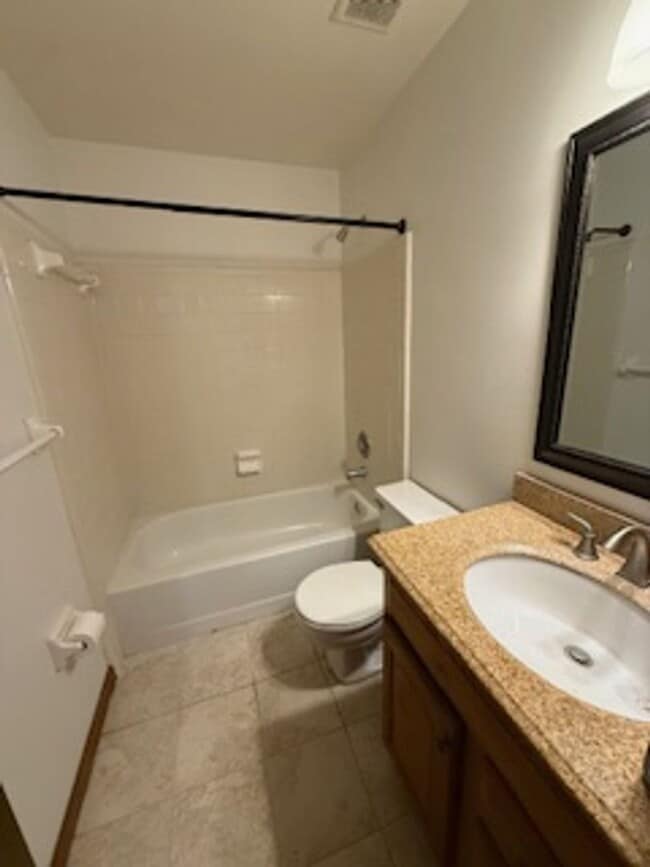Photo - 112 Whetherbine Way W
