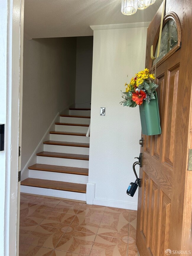 Photo - 255 Molimo Dr